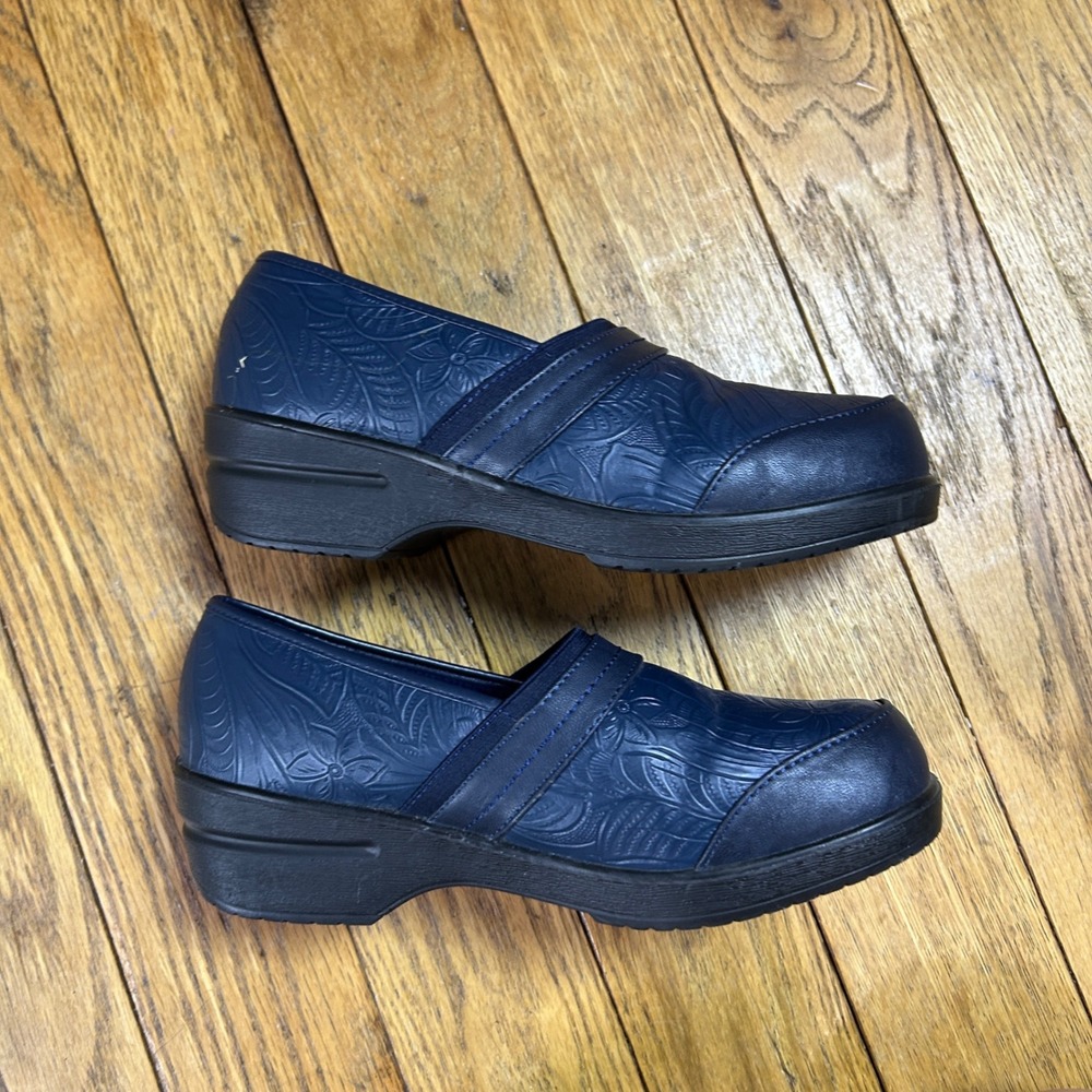 Easy Street Navy Blue Floral Embossed Slip On Clogs Professional Shoes Womens 8